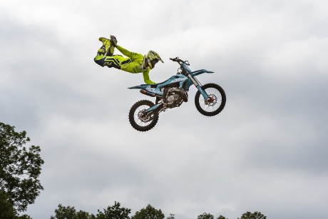 125